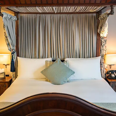 The Red Lion Hotel
